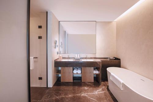 Un baño de Novotel Jinan Airport