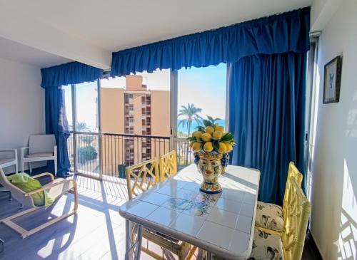 Ocean view apartment, a one-minute walk to the beach