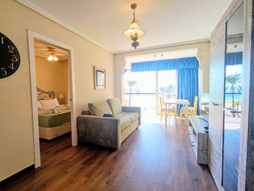 Ocean view apartment, a one-minute walk to the beach