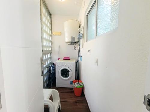 Ocean view apartment, a one-minute walk to the beach