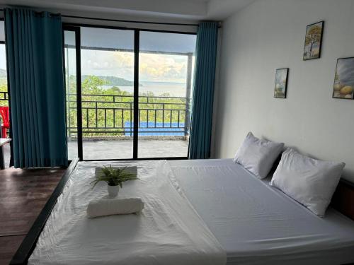 Ένα ή περισσότερα κρεβάτια σε δωμάτιο στο Top View Hostel & Restaurant