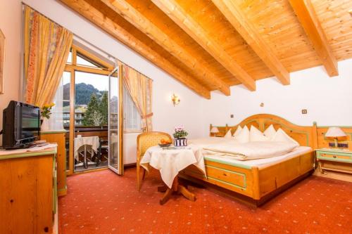 Ένα ή περισσότερα κρεβάτια σε δωμάτιο στο Gästehaus Büchele