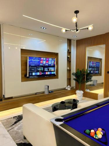 a billiard room with a pool table and a tv at Shortletbylolami in Mama