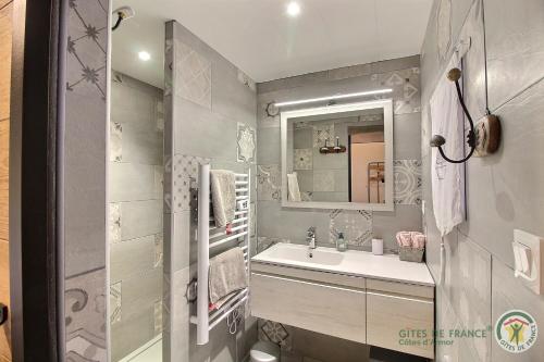 Koupelna v ubytování Le bel arbre