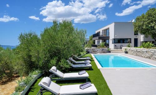 Luxury Villa Yara with private heated pool near Split