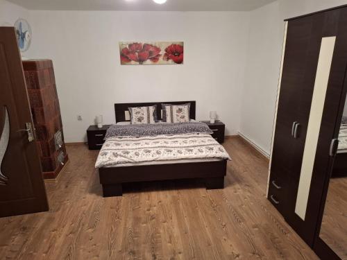 Ένα ή περισσότερα κρεβάτια σε δωμάτιο στο Casa Szabo Vata Bai