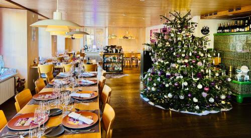 a christmas tree in the middle of a restaurant at Gasthaus Hirschen Mandach by perfect lifestyle in Böttstein