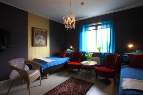 A bed or beds in a room at Vejbystrands Vandrarhem