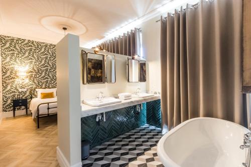 a bathroom with two sinks and a bath tub at Santa Tecla - Safira in Caminha