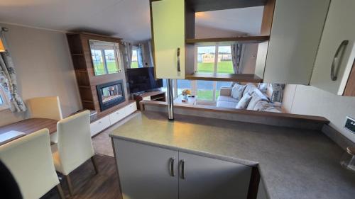 Η κουζίνα ή μικρή κουζίνα στο Cranfield Bay Getaway