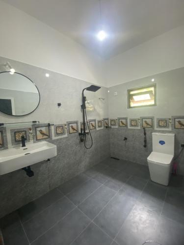 Ένα μπάνιο στο Villa Manthara