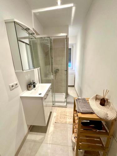 Elegante Wohnung mit Balkon - Nähe Stadthalle