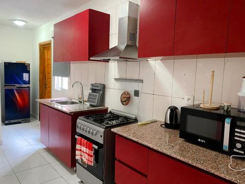 Кухня или мини-кухня в La Villa Moris, meublée et bien située
