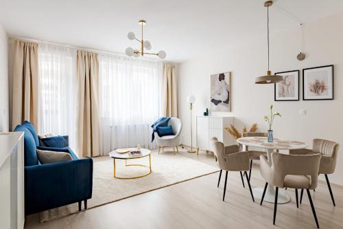 Parkwest Azure Residence - by City Park