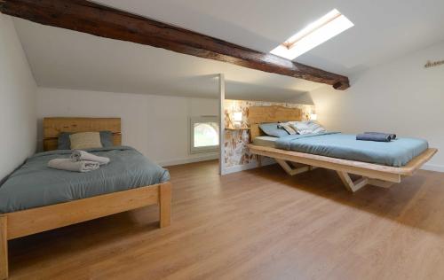 Postel nebo postele na pokoji v ubytování La Casa Savary Charm & Comfort of Lauragais 140 m2