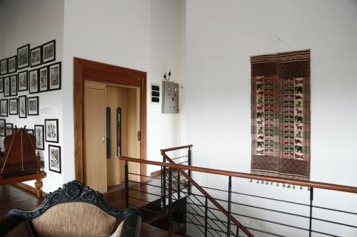 a room with a staircase and a stair case at Cirute' Talwatte, Kandy in Kandy