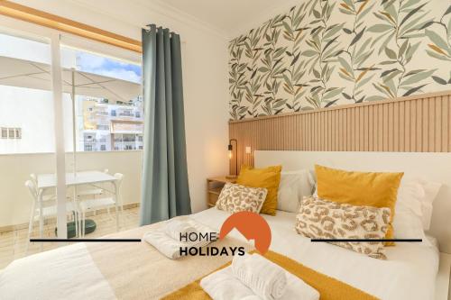 Postel nebo postele na pokoji v ubytování #001 Veríssimo Flat by Home Holidays