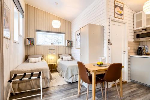Lilla huset Bed & Breakfast - countryside guesthouse, free parking