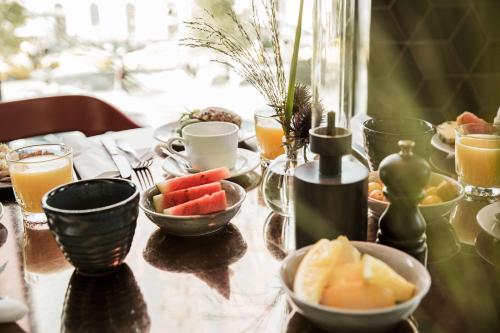 a table topped with bowls of fruit and drinks at Scandic Aulanko in Hämeenlinna