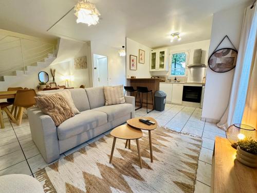 Posezení v ubytování Maison Le A, à 2 pas de Disneyland