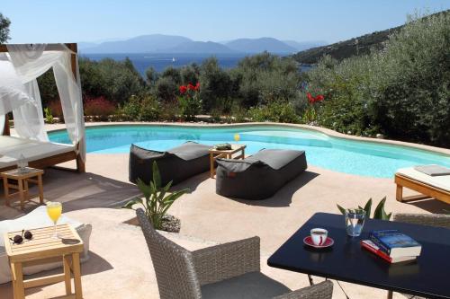 Villa Agapi - Spacious Boutique Villa with Private Pool close to the sea