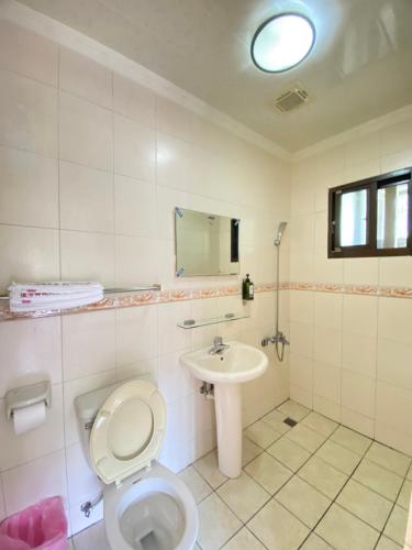 A bathroom at 懷古驛棧民宿