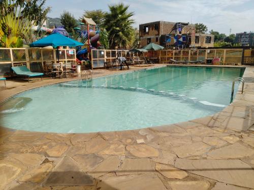 Πισίνα στο ή κοντά στο Dominion castle hotel