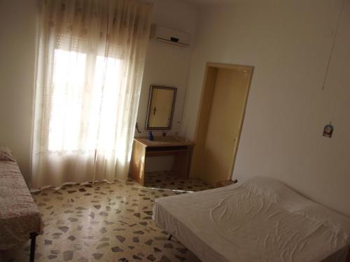 Porto Cesareo tesisinde bir odada yatak veya yataklar