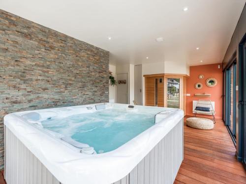 Fotografie z fotogalerie ubytování Le Jardin des Hespérides - Piscine intérieure, Jacuzzi et Sauna v destinaci Fourmetot
