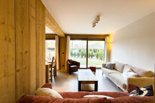 Apartment with garden and proximity to activities