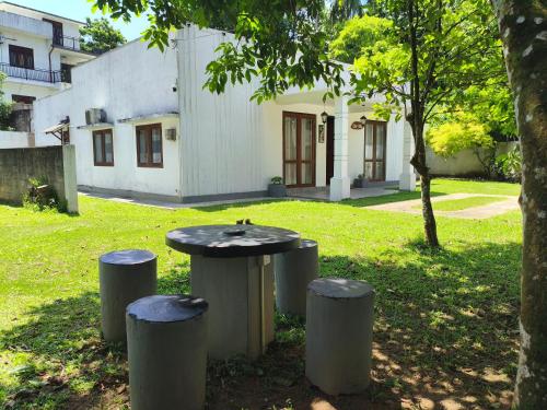 Κήπος έξω από το Villa Rest Haven