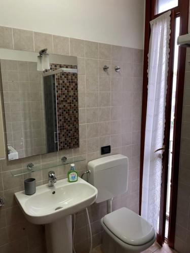 Et badeværelse på Intero appartamento Parma Fiere