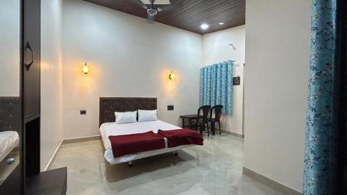Ένα ή περισσότερα κρεβάτια σε δωμάτιο στο Sunrise Home Stay Alibag