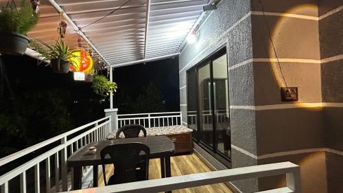 Μπαλκόνι ή βεράντα στο Sunrise Home Stay Alibag