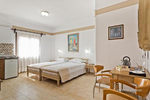 Postel nebo postele na pokoji v ubytování Philoxenia Studios