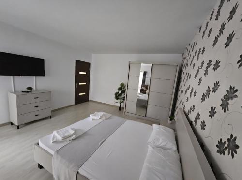a bedroom with a large bed and a mirror at Lovely apartment in Craiova