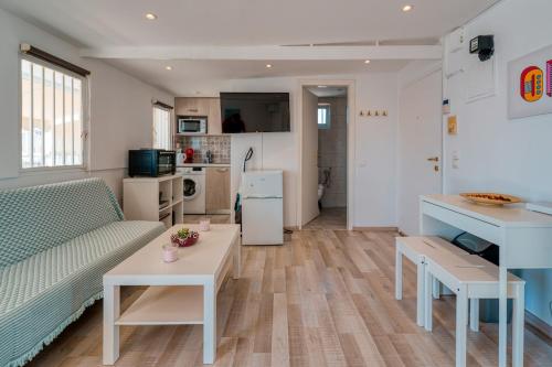 Top-Floor Studio in Glyfada Center with Sea View