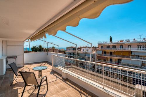 Top-Floor Studio in Glyfada Center with Sea View