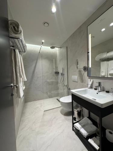 Un baño de Mulaj Hotel