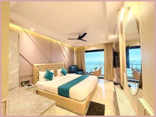 Una cama o camas en una habitación de New Marine Drive Road SkyRise Dreamland Beachfront Sea View Hotel # Air Conditioning Luxury Room # Lift # Restaurant - Parking Facilities - Best Luxuary Hotel In Puri