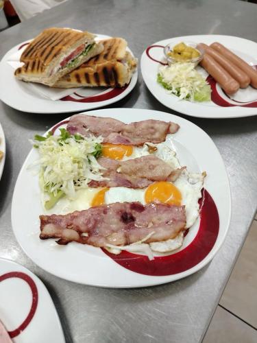 Jídlo v penzionu nebo okolí