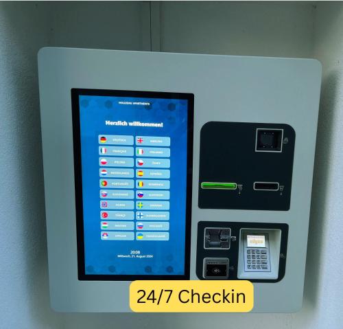 un distributeur automatique de billets avec un téléphone portable à côté dans l'établissement Holledau-Apartments, Apartments für 1-5 Pers, getrennte Betten, Vollausstattung, kurze u lange Aufenthalte, 24h Checkin, wöchentl Reinigung u Wäschewechsel, Waschmaschine u Trockner, WLAN, XXL Parkplätze, Garten, ruhige Lage, gute Autobahnanbindung, à Osterwaal