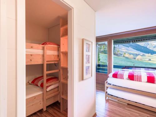 a room with two bunk beds and a window at Alpine Studio for 4 in Nature Parc balcony&Parking in Horboden