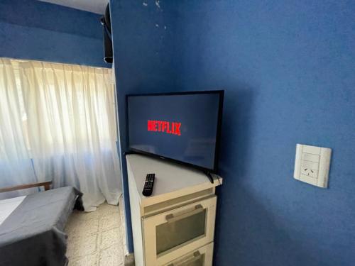 Μια τηλεόραση ή/και κέντρο ψυχαγωγίας στο La Clementina 3