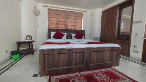 Postel nebo postele na pokoji v ubytování Collection O Upasana Park Newtown Formerly Hotel Nirwana