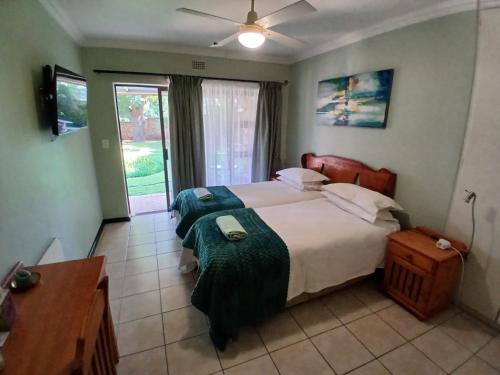 Ένα ή περισσότερα κρεβάτια σε δωμάτιο στο New Eden Suites