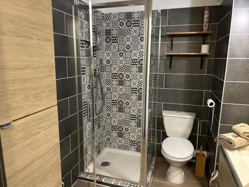 巴拉吕克莱班studio de la lagune piscine parking的相册照片