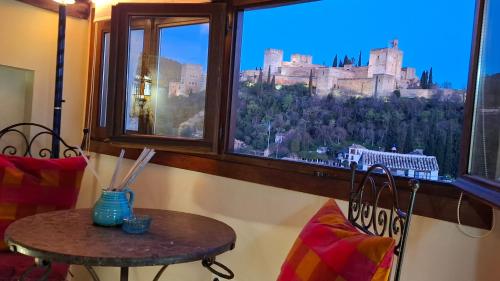 Magical Albaicín- Penthouse facing Alhambra Palace