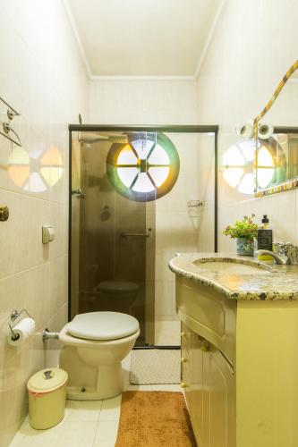 a bathroom with a shower and a toilet and a sink at Villa Bem Querer - Lavanda in Mairiporã