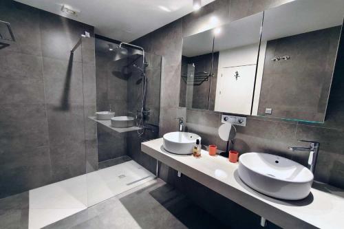 Et badeværelse på Blue Suites 204